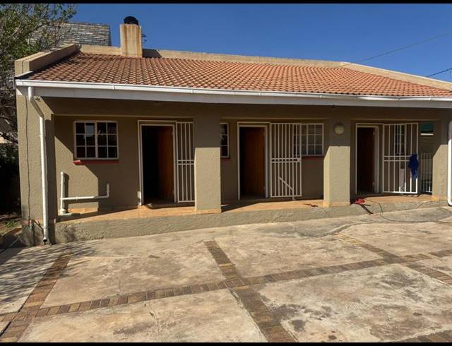 4 BEDROOM HOUSE FOR SALE IN THE HILL